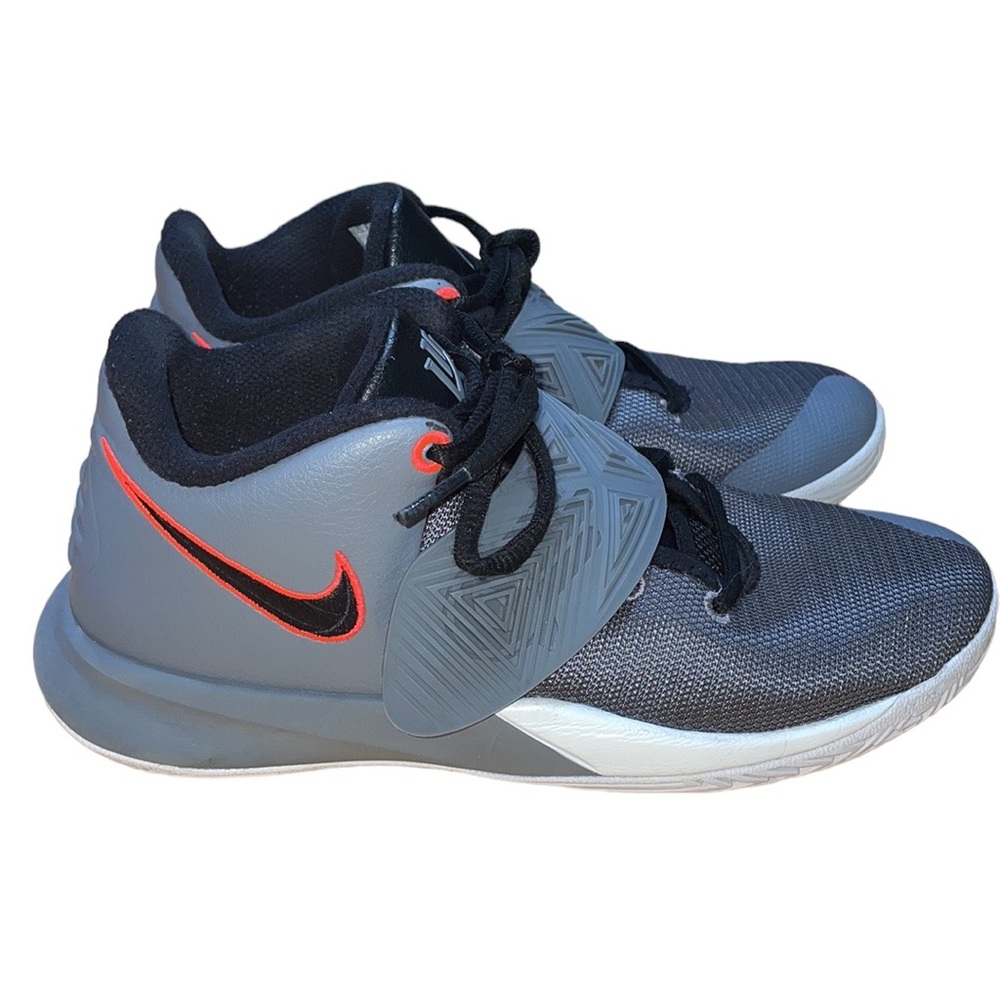 Nike Kyrie Flytrap III Youth Sneakers